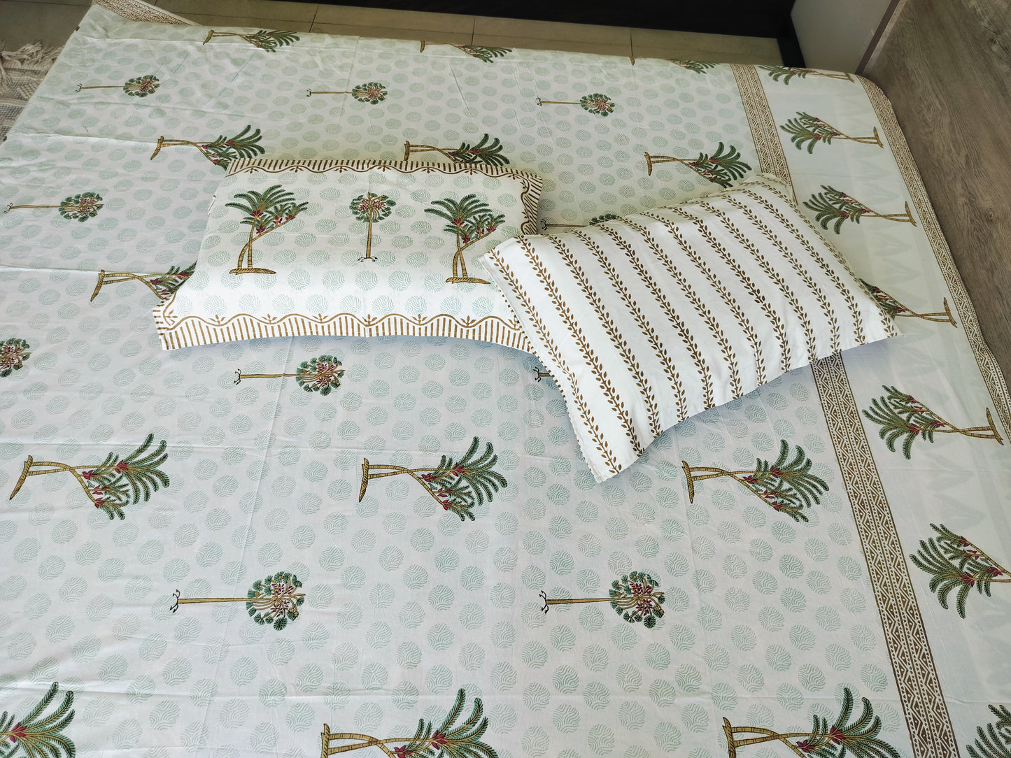 🌴 Tropical Breeze – Handblock Palm Paradise Bedsheet