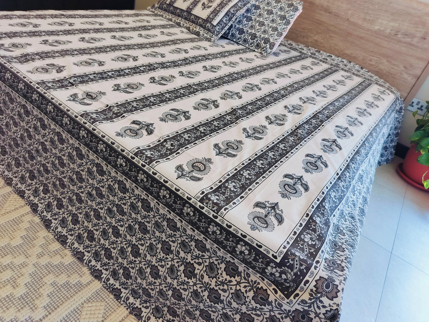 Greyyish beauty Super king bedsheet