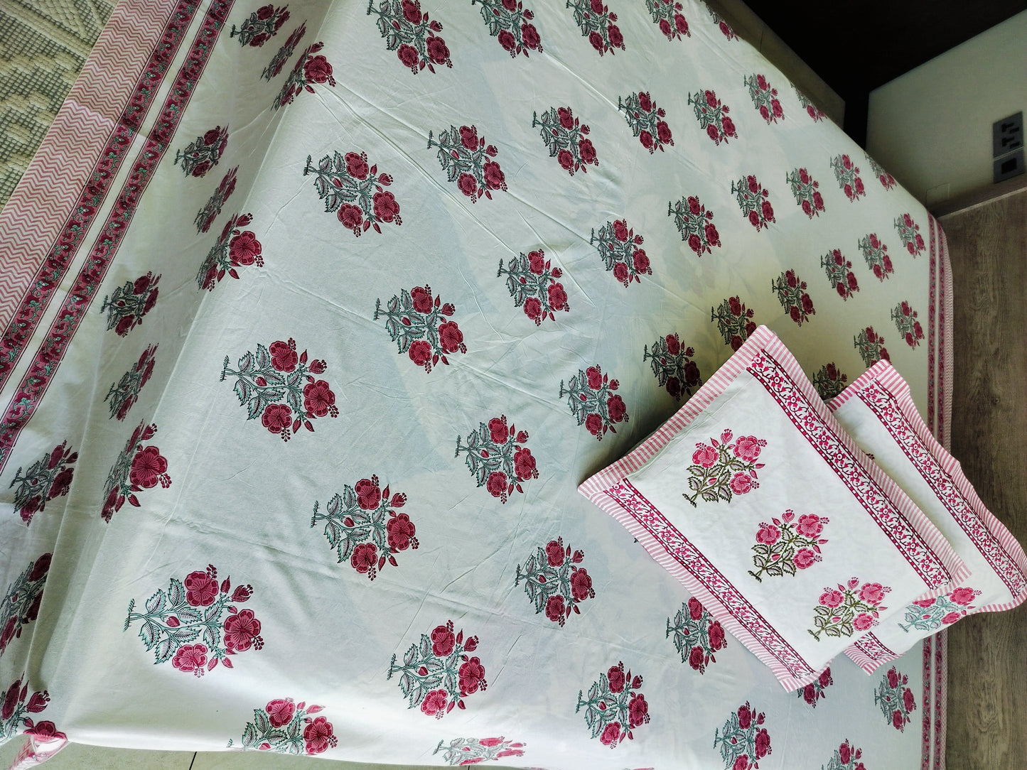 Jaipuri Rose Aura Ensemble