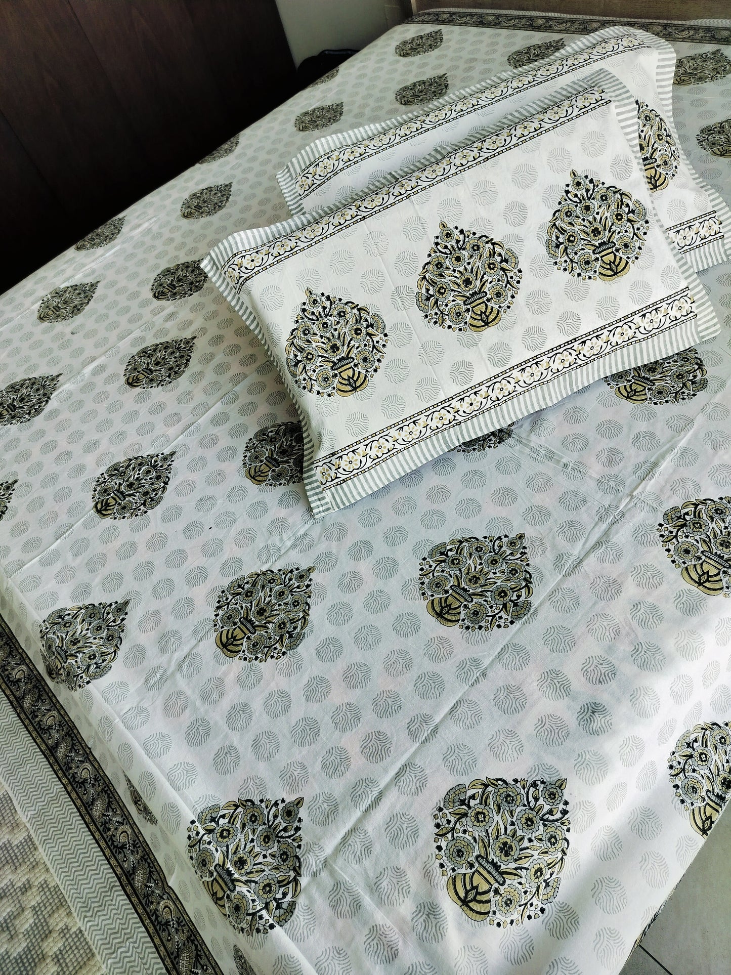 Serene Ivory Jaipuri Elegance