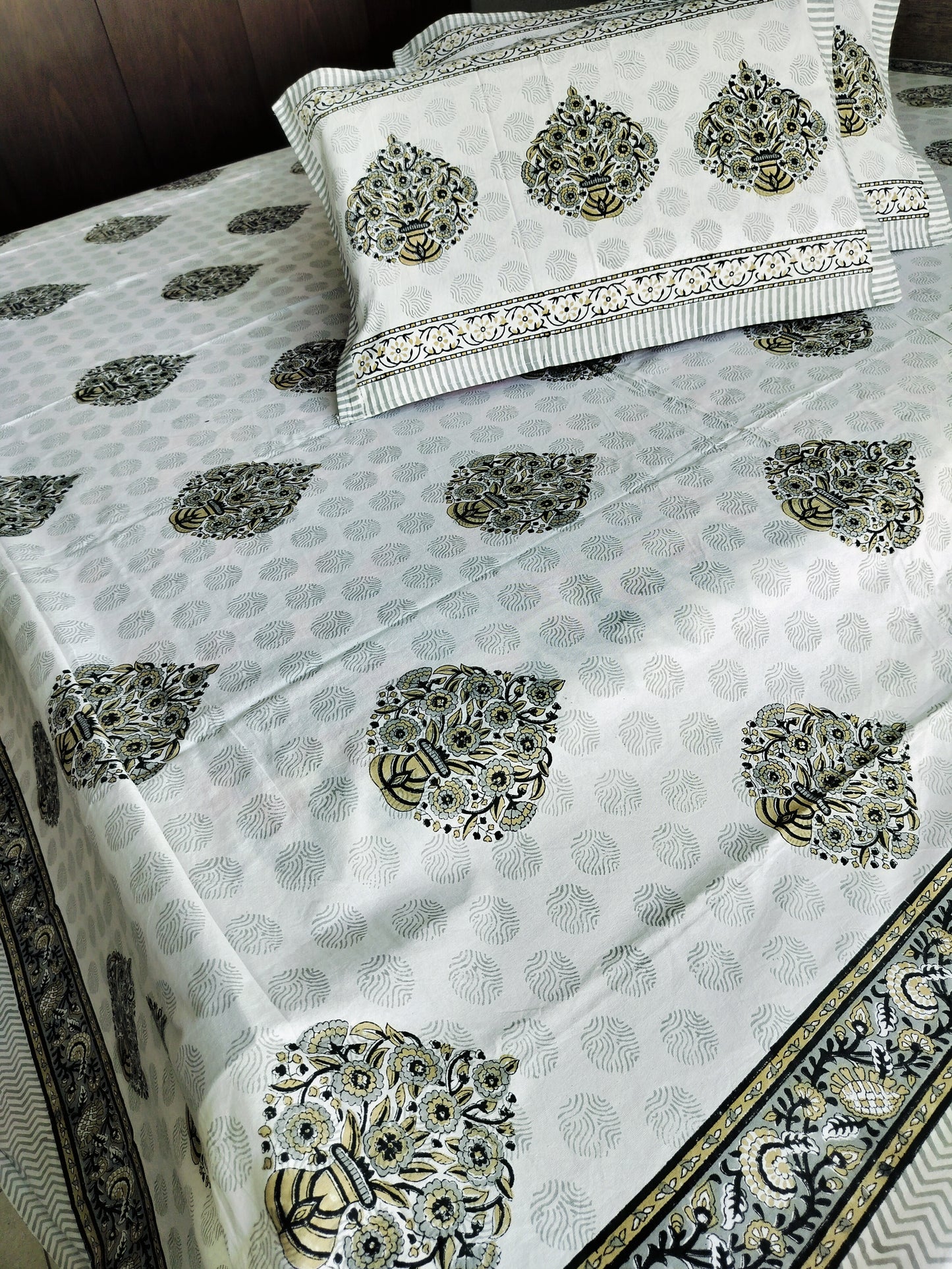 Serene Ivory Jaipuri Elegance