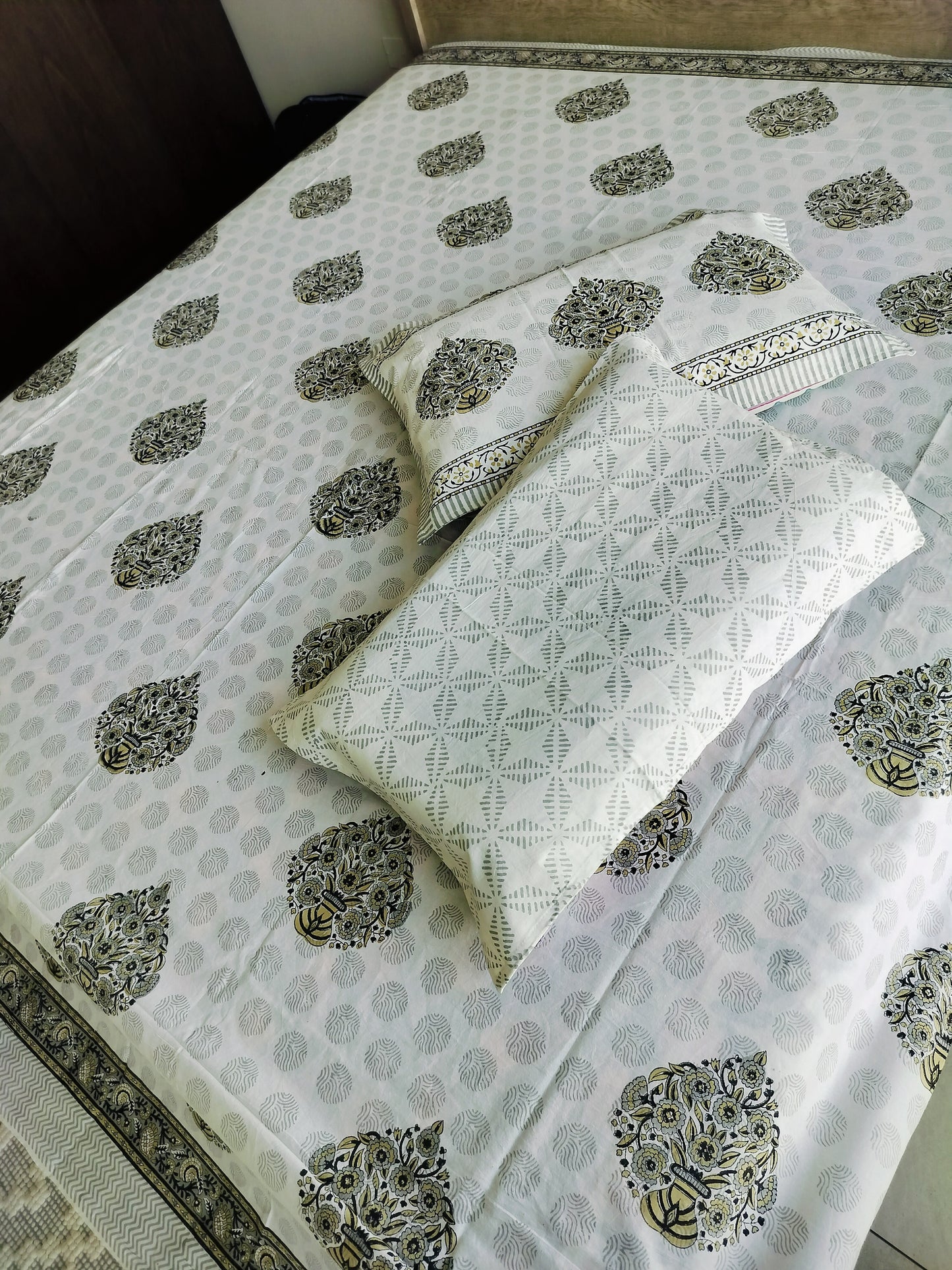 Serene Ivory Jaipuri Elegance