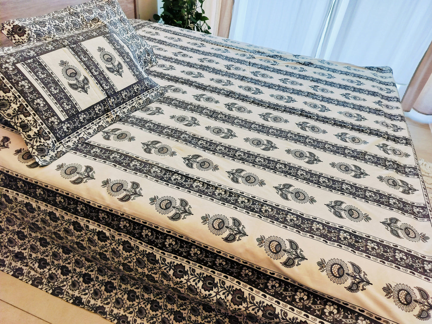 Greyyish beauty Super king bedsheet